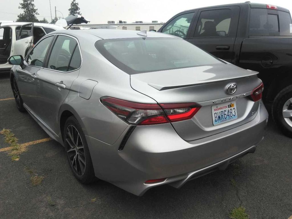 2021 Toyota Camry SE photo 4