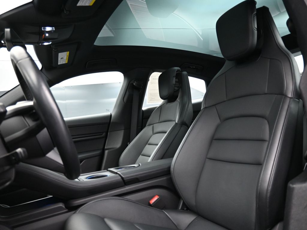 2024 Porsche Taycan Base photo 4