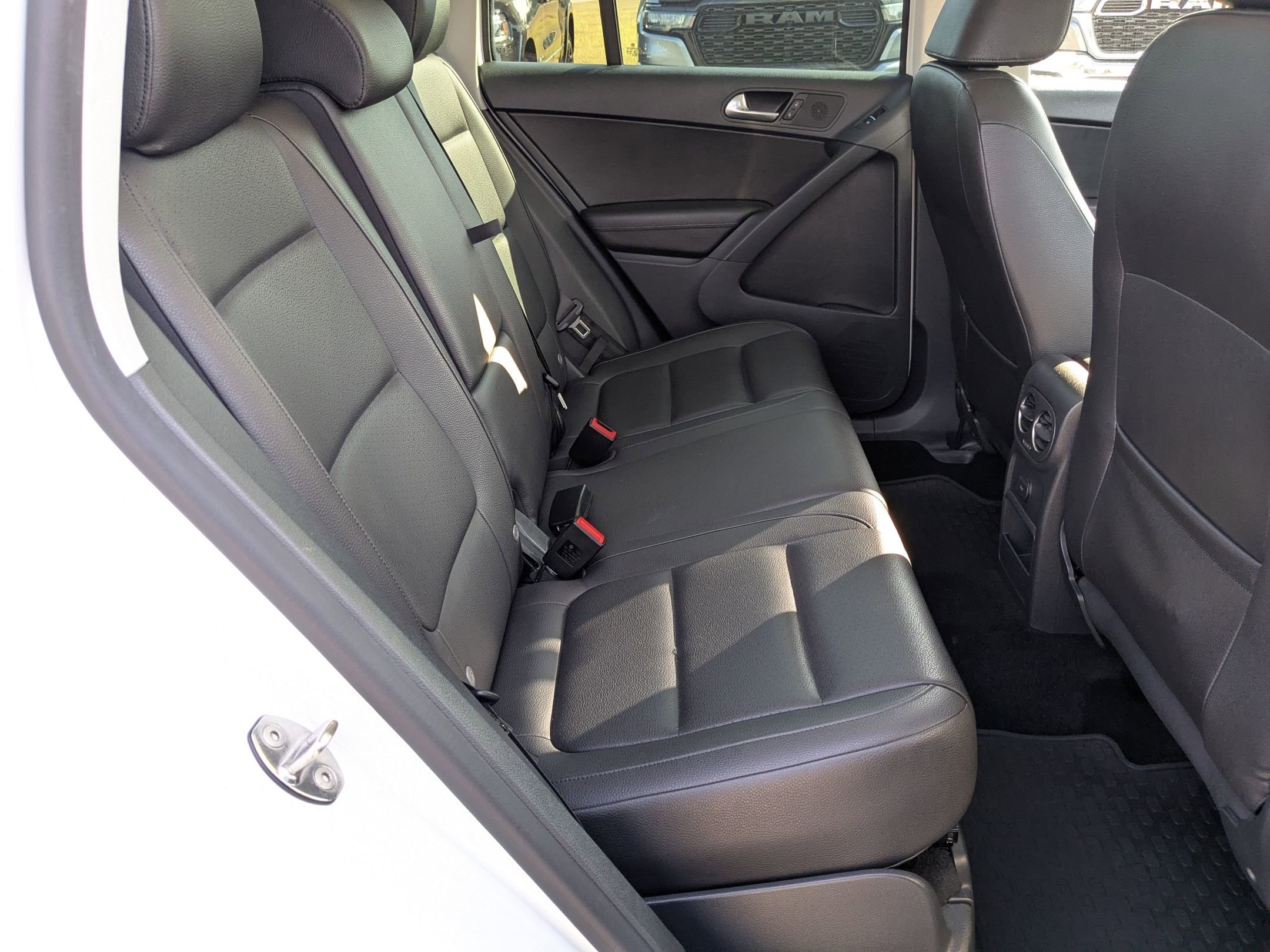 2017 Volkswagen Tiguan Wolfsburg Edition photo 33