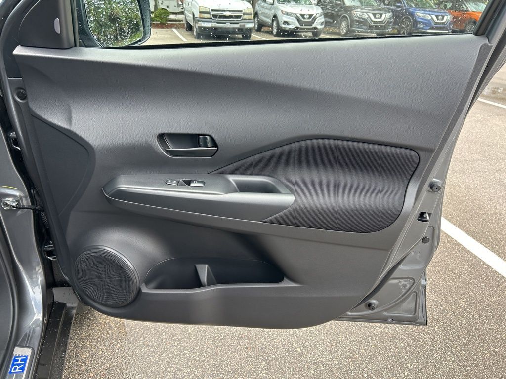 2025 Nissan Kicks Play S photo 29