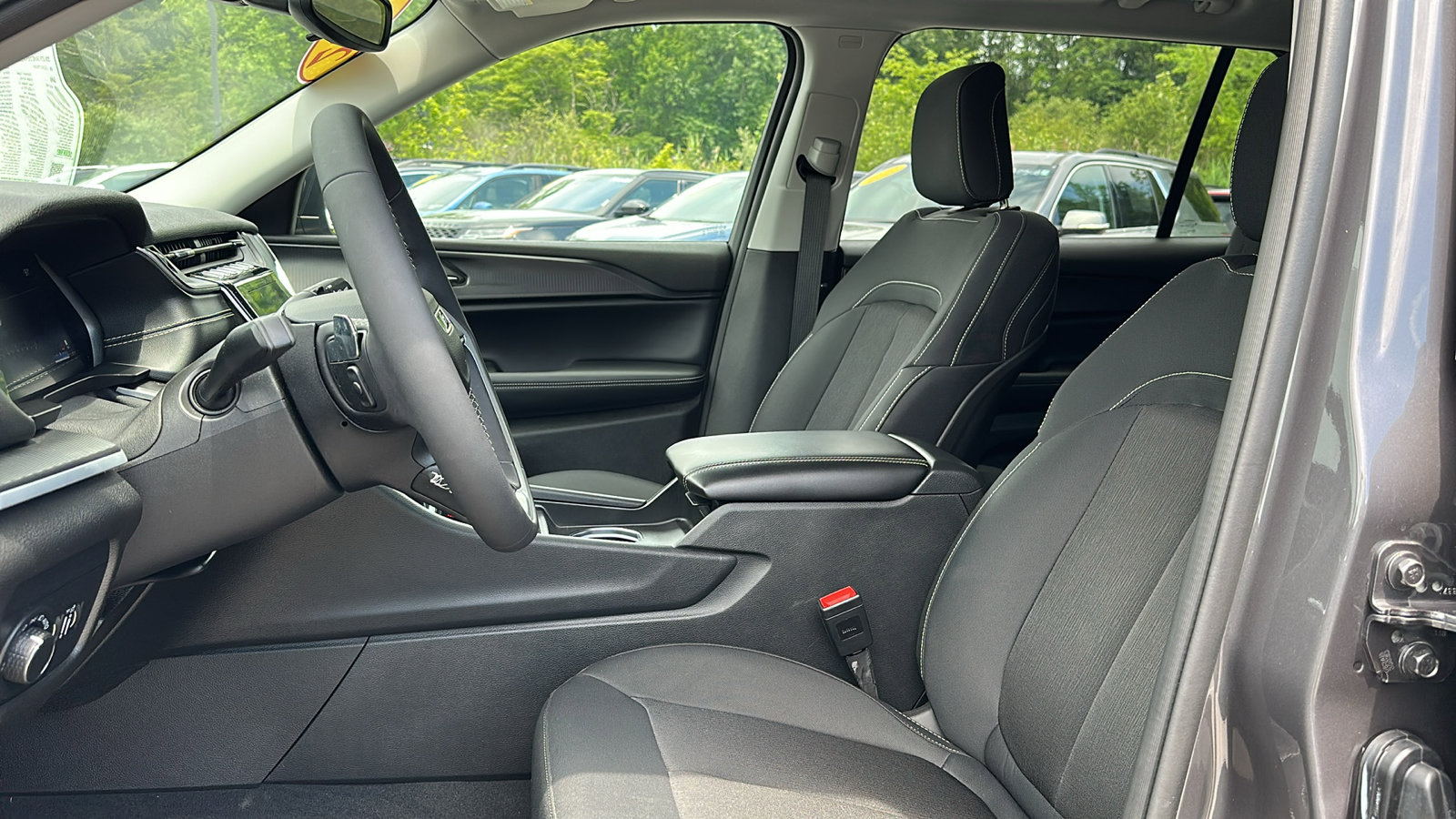 2024 Jeep Grand Cherokee Laredo X photo 12