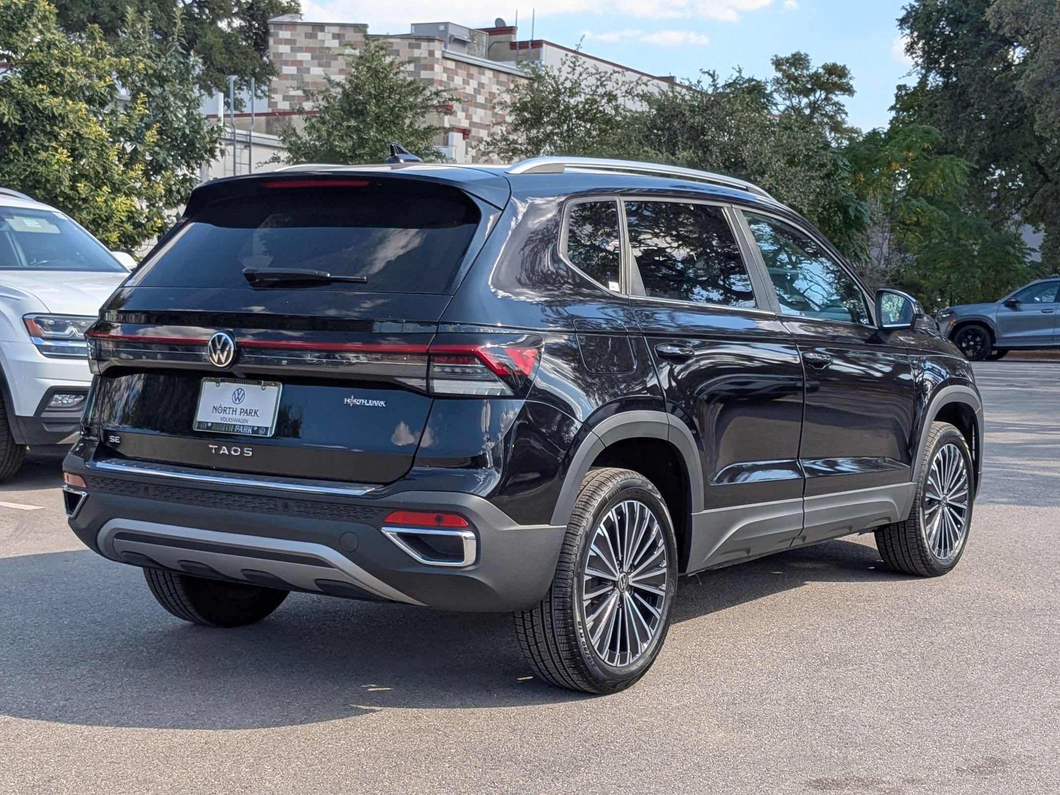 2025 Volkswagen Taos SE photo 3