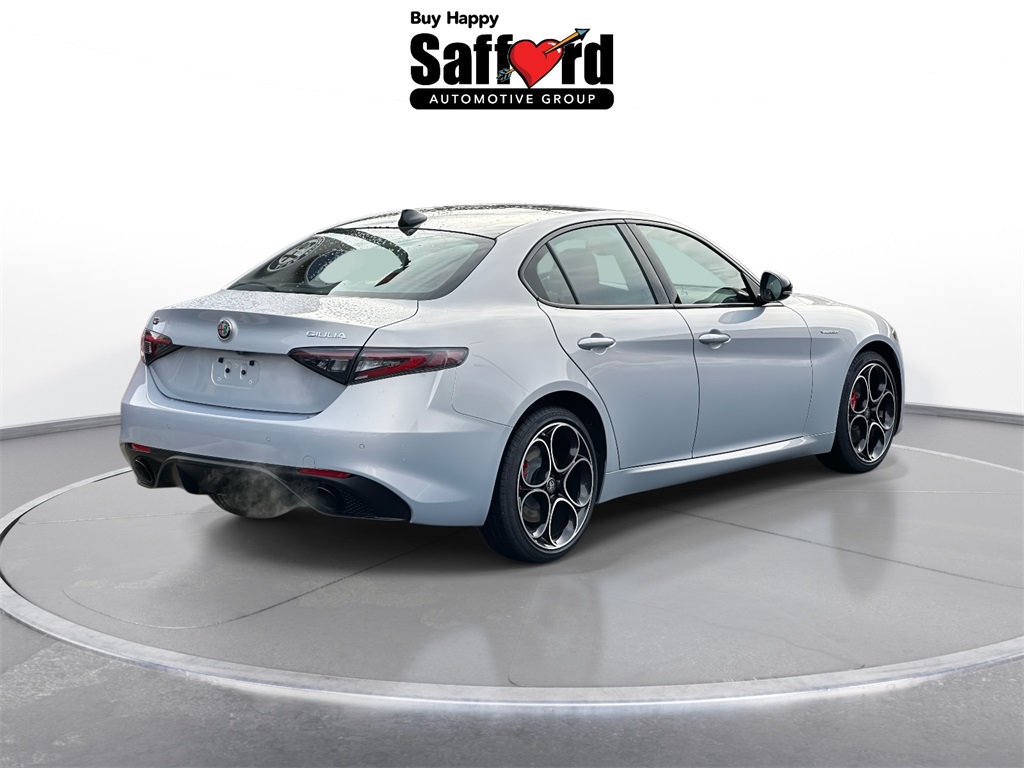 2025 Alfa Romeo Giulia photo 13