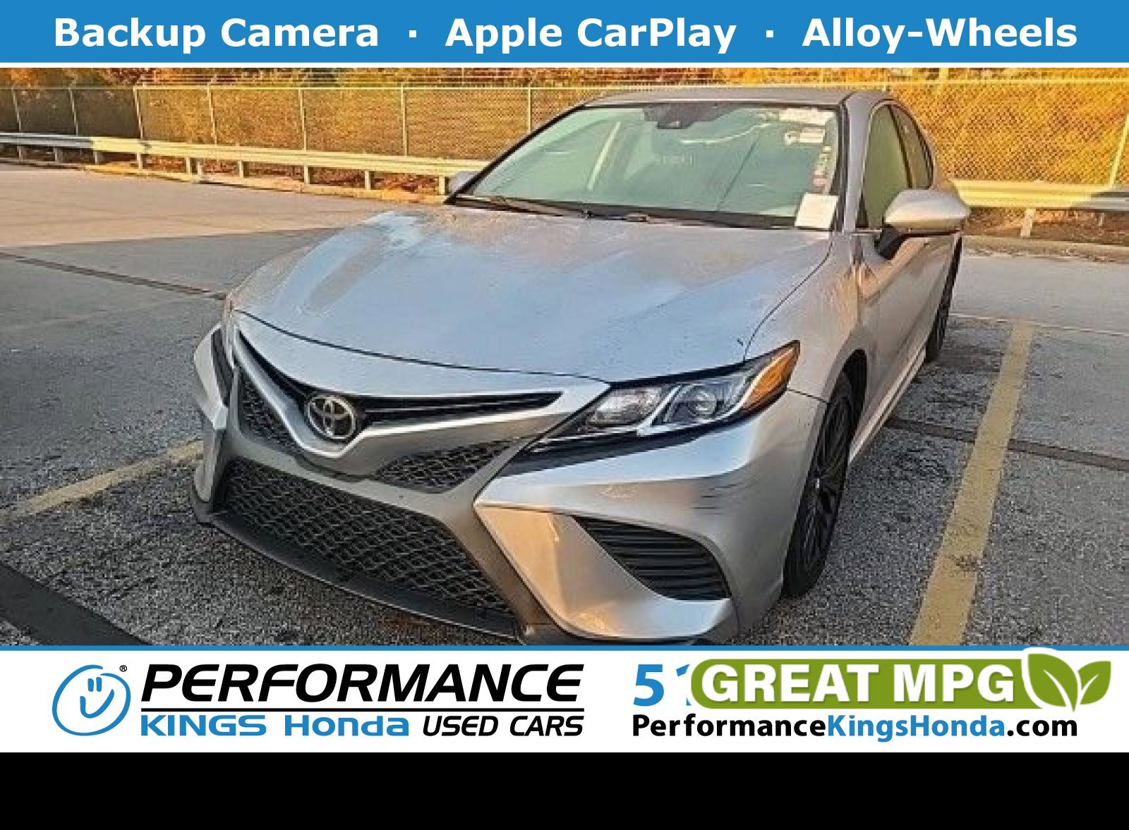 2019 Toyota Camry SE's photo