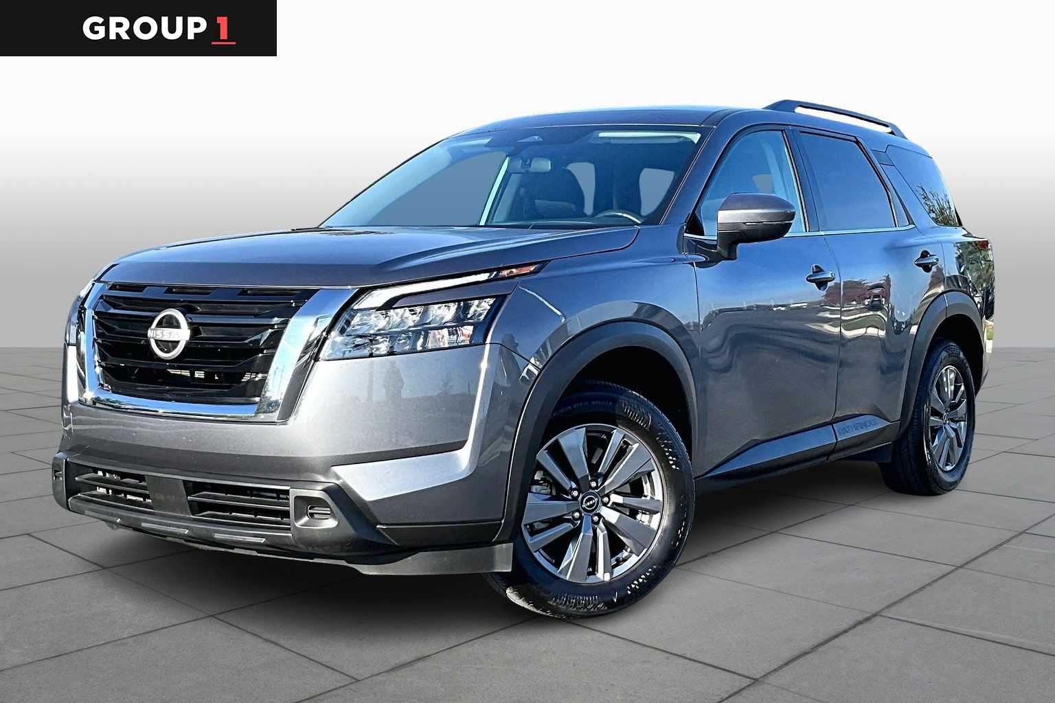 2025 Nissan Pathfinder SV's photo