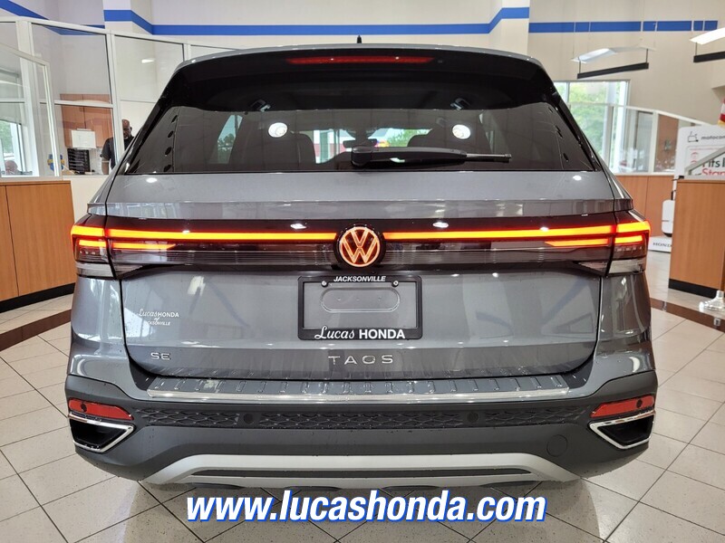 2025 Volkswagen Taos SE photo 2