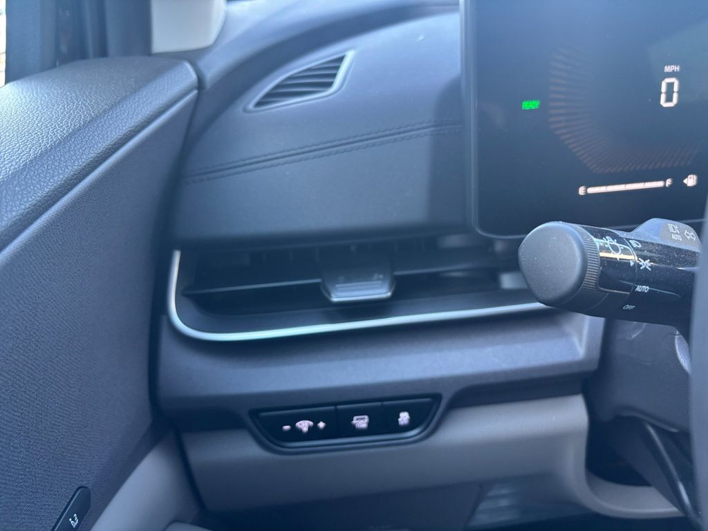 2025 Kia Carnival EX photo 12