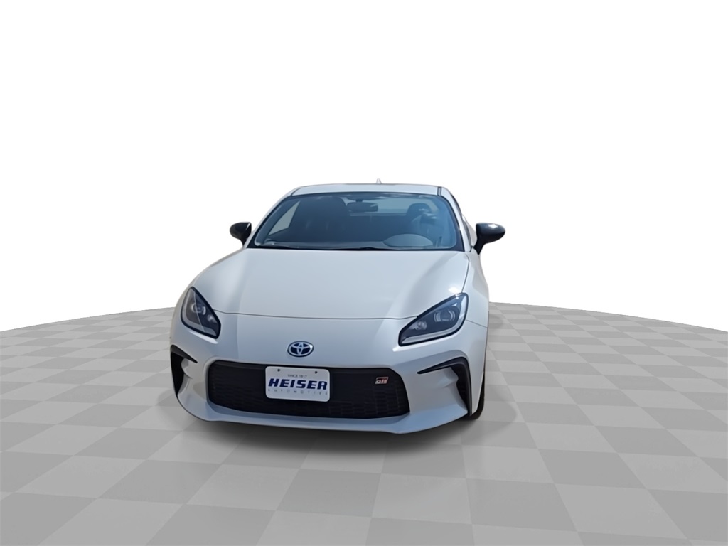 2023 Toyota GR86 Base photo 3