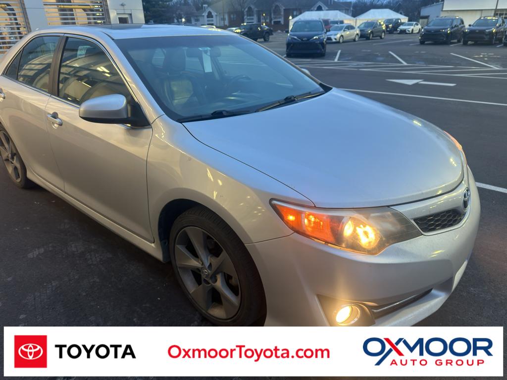 2012 Toyota Camry SE's photo