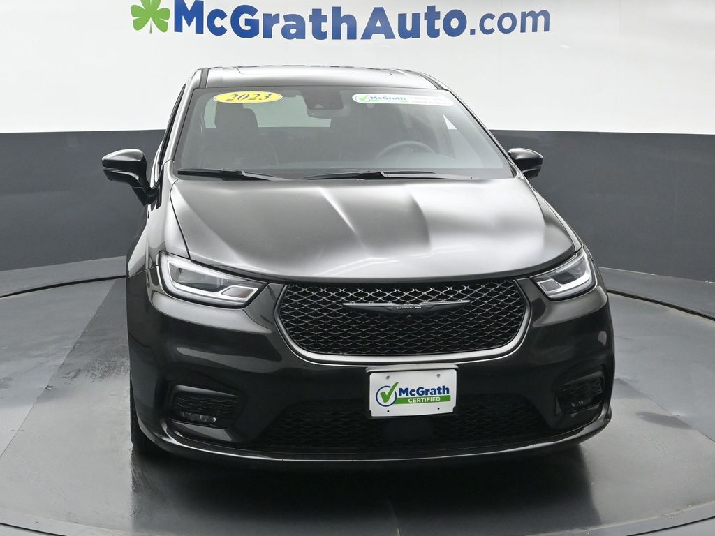 2023 Chrysler Pacifica Hybrid Limited photo 3