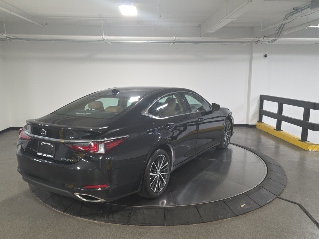 2022 Lexus ES 350 photo 4