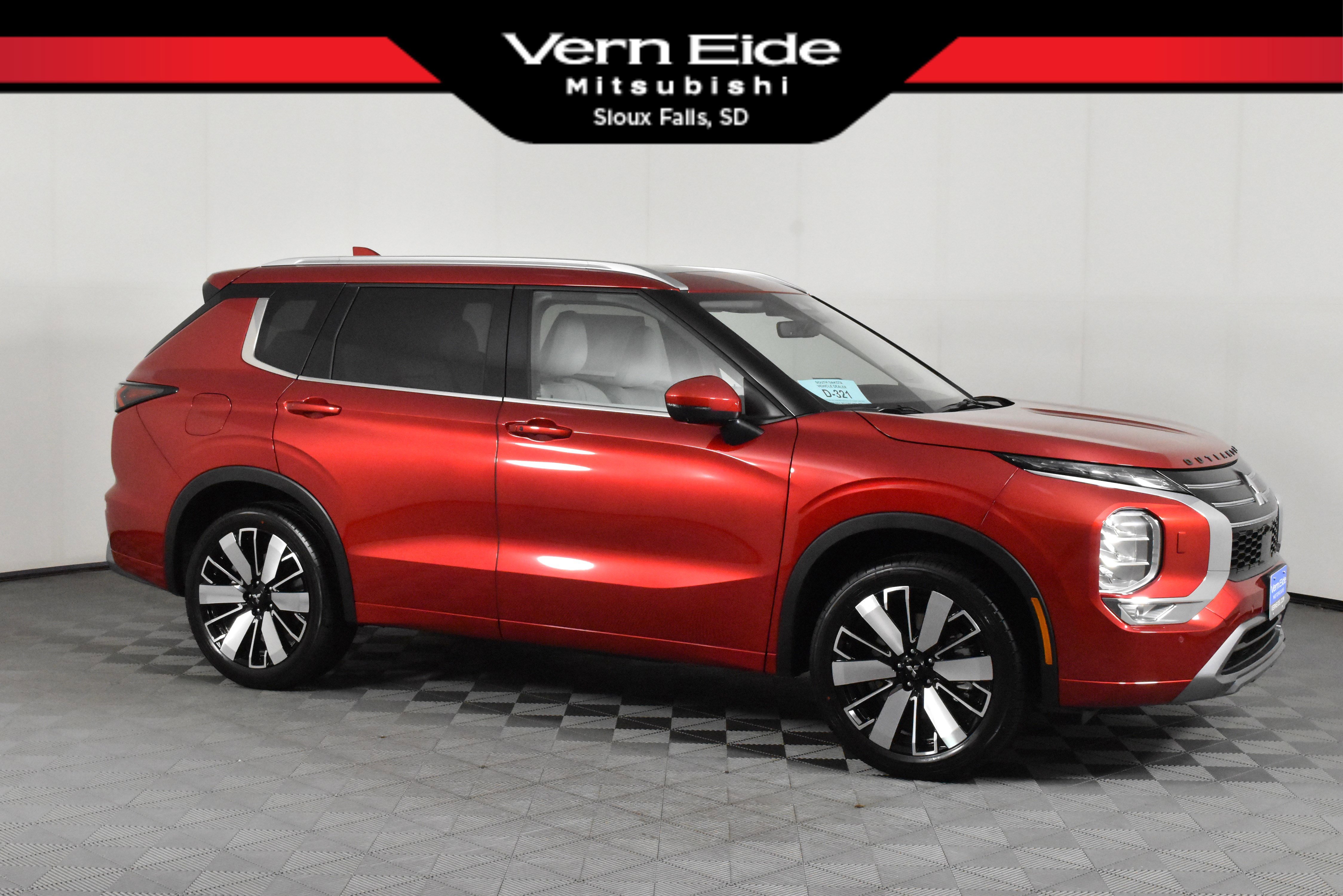 2025 Mitsubishi Outlander SEL's photo