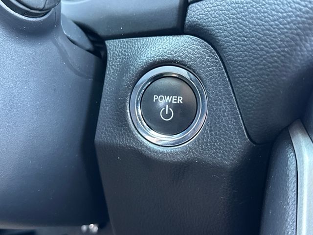 2025 Toyota RAV4 Hybrid XLE photo 11
