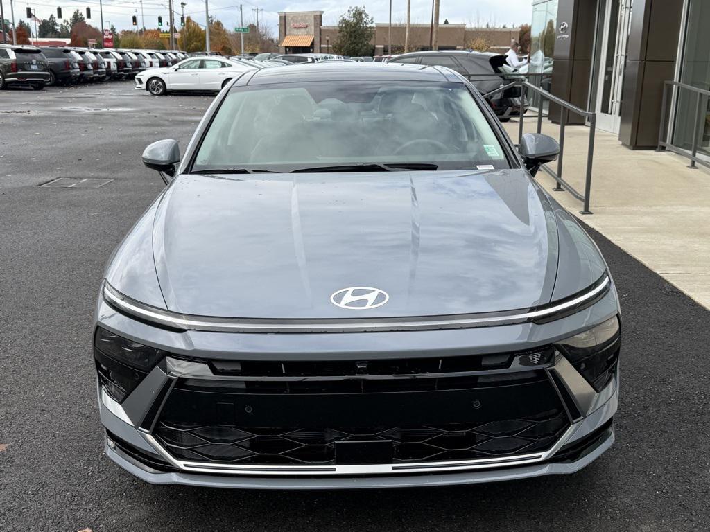 2026 Hyundai Sonata Hybrid Limited photo 3