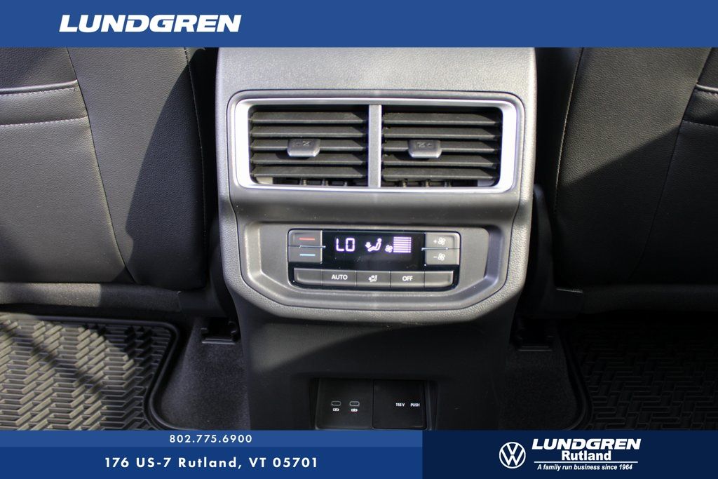 2024 Volkswagen Atlas Peak Edition SEL photo 10