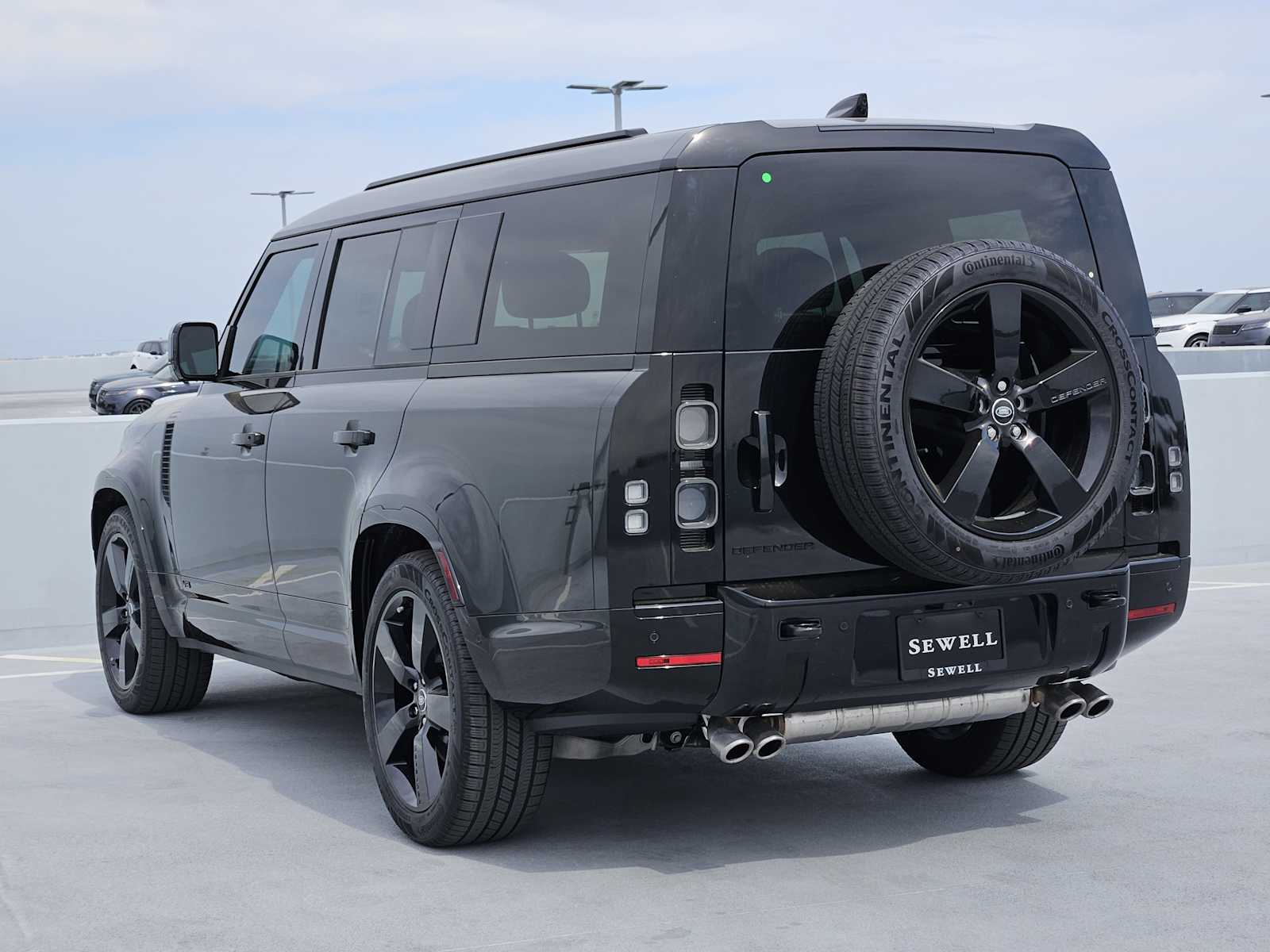 2025 Land Rover Defender 130 V8 photo 7