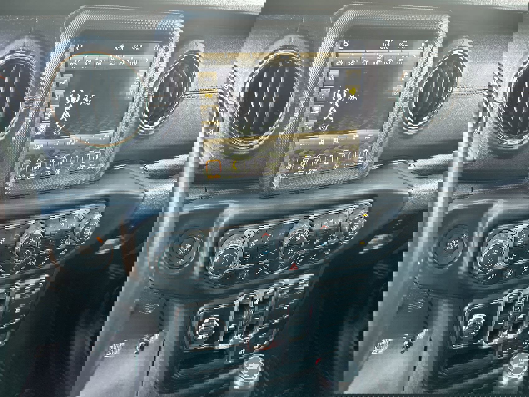 2020 Jeep Wrangler Unlimited Sahara High Altitude photo 15