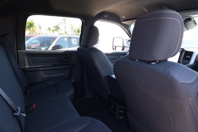 New 2026 Diamond Black Crystal Pearl-Coat Exterior Paint RAM Tradesman image 15