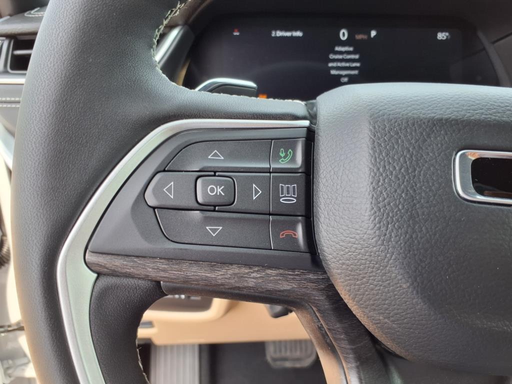 2025 Jeep Grand Cherokee Limited photo 8