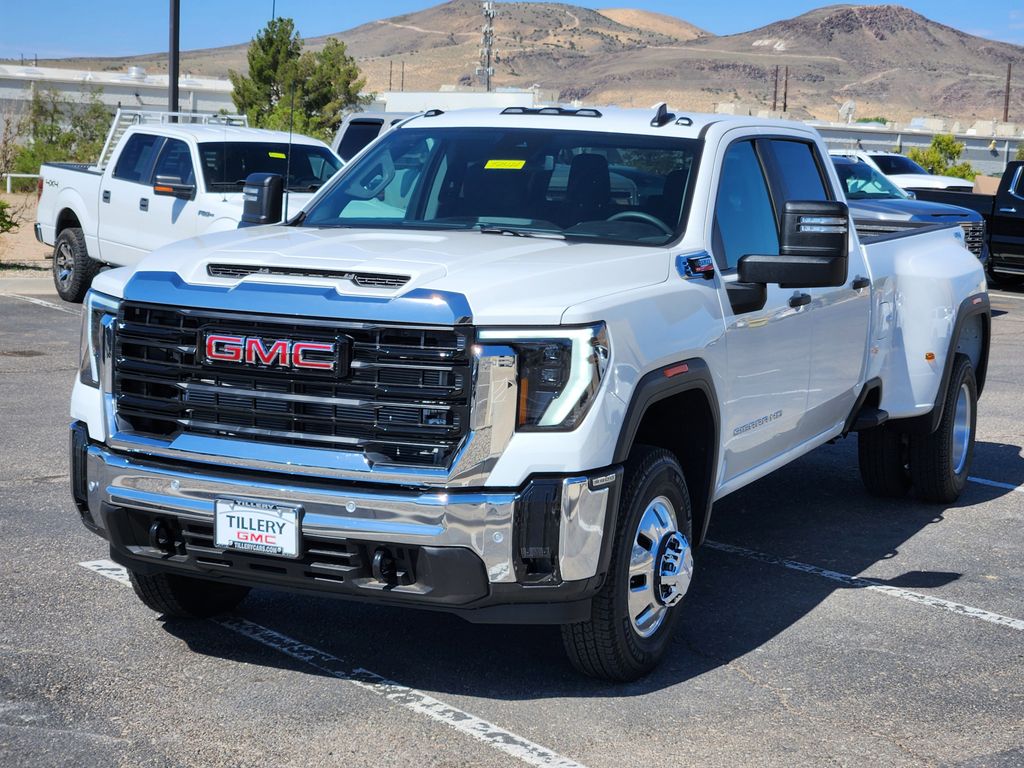 2025 Gmc Sierra 3500 HD Pro photo 4