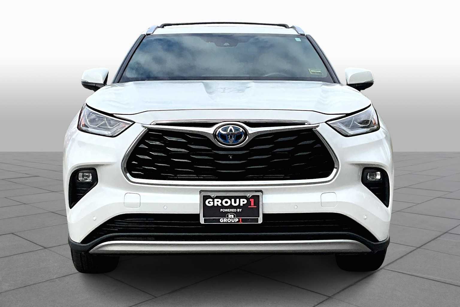 2023 Toyota Highlander Hybrid Platinum photo 3