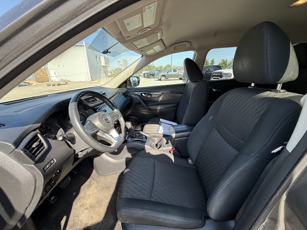 2018 Nissan Rogue SV photo 9