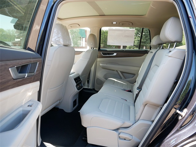 2025 Volkswagen Atlas SEL photo 6