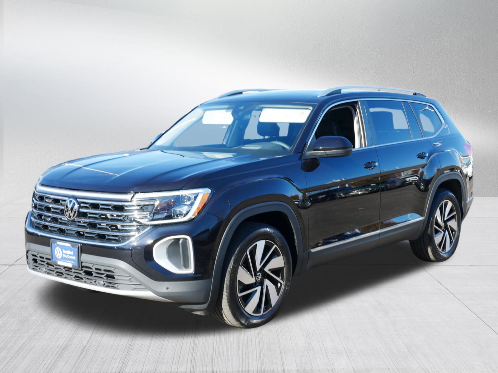 2025 Volkswagen Atlas SEL photo 3