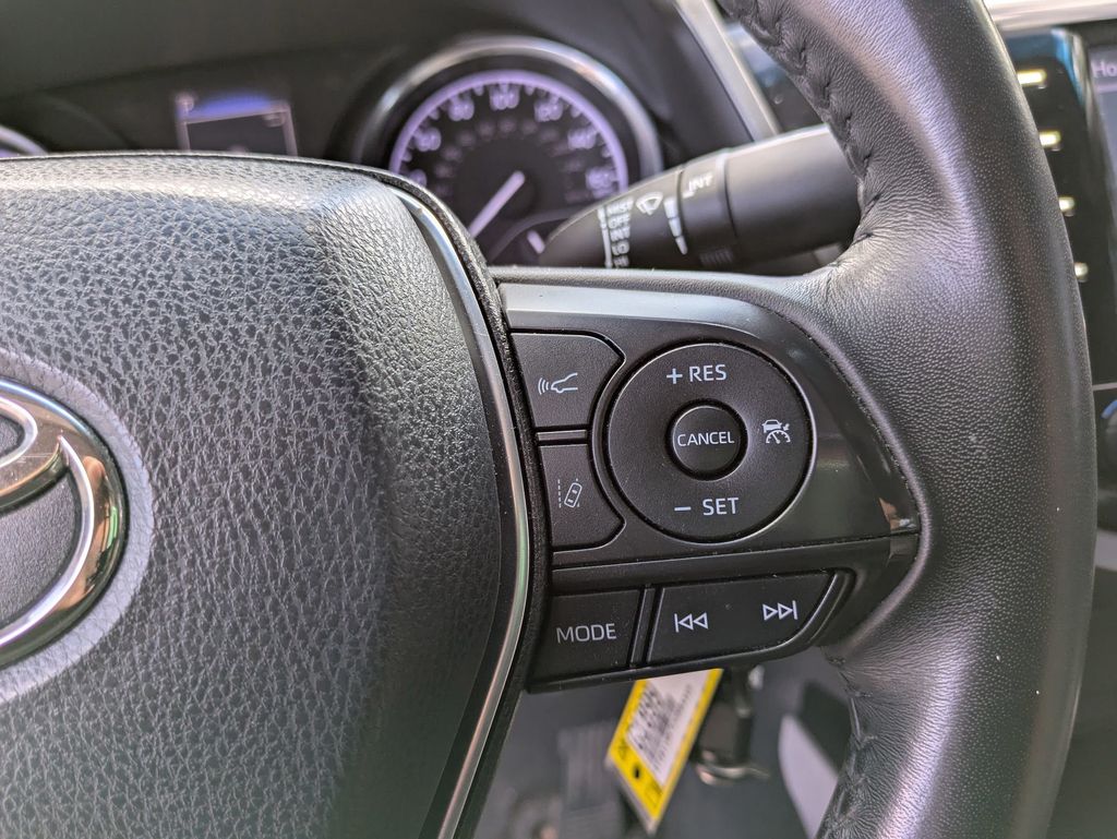 2018 Toyota Camry SE photo 13