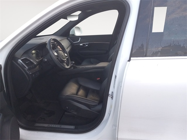 2020 Volvo XC90 T6 Momentum photo 4