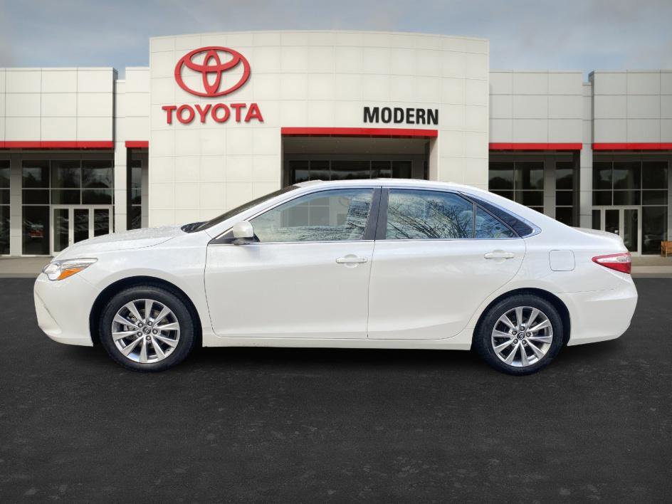 2017 Toyota Camry XLE photo 2