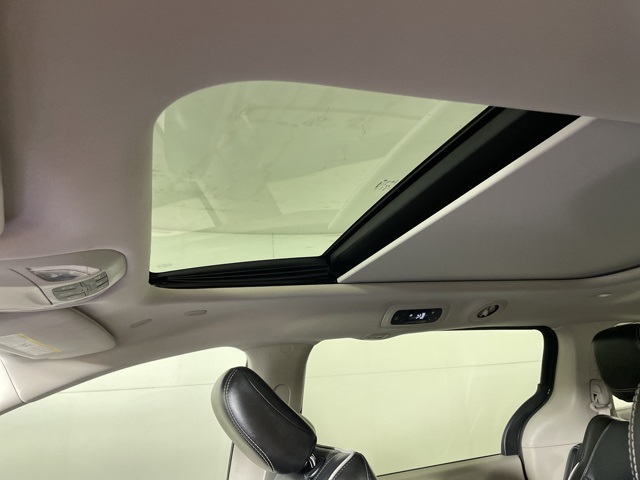 2022 Chrysler Pacifica Hybrid Limited photo 31