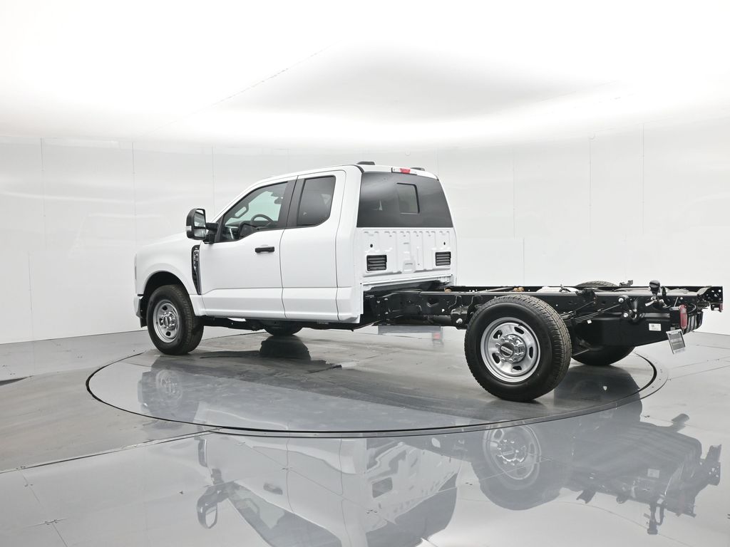 2025 Ford F-350 Super Duty XL