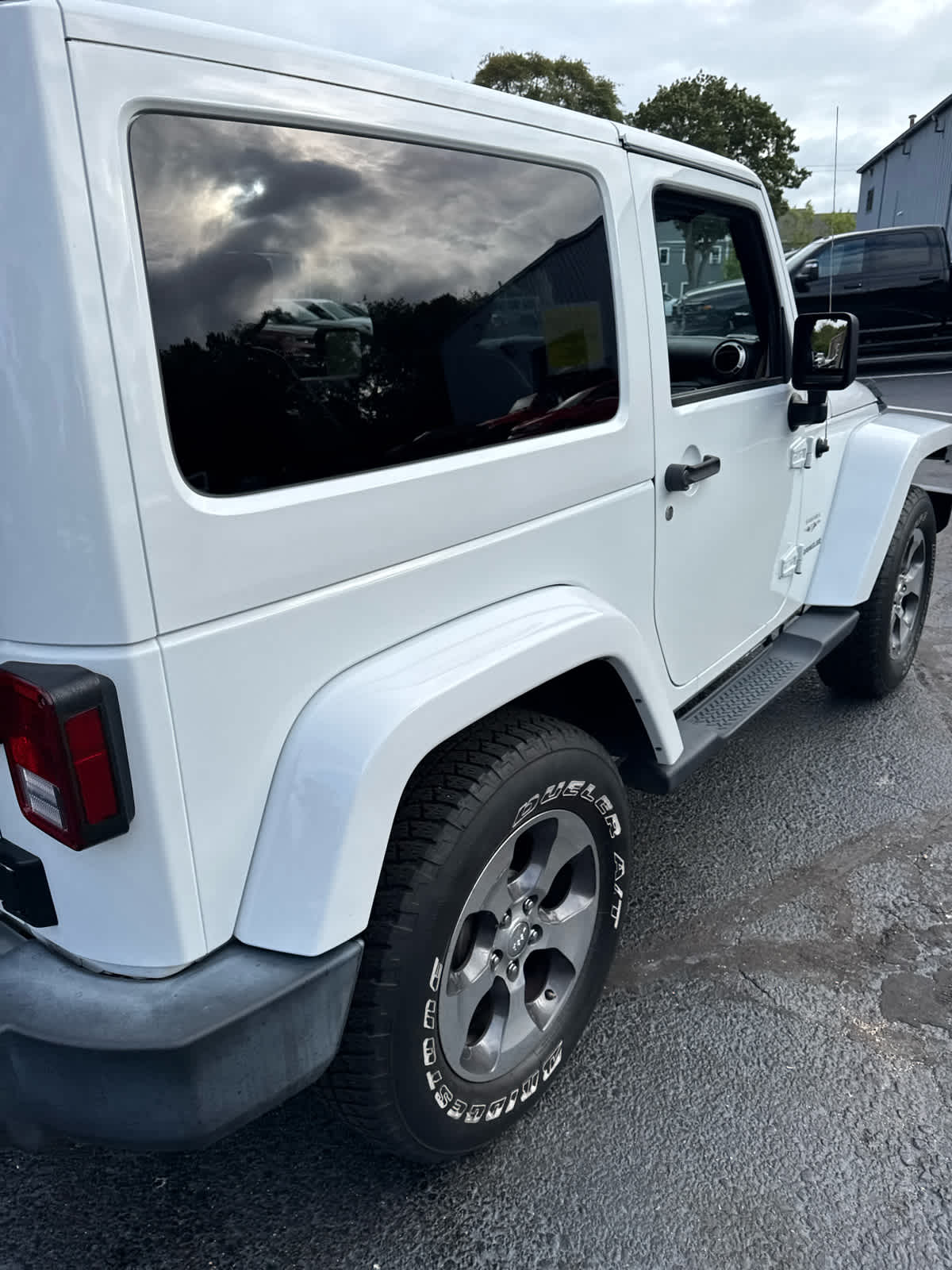 2017 Jeep Wrangler Sahara photo 16