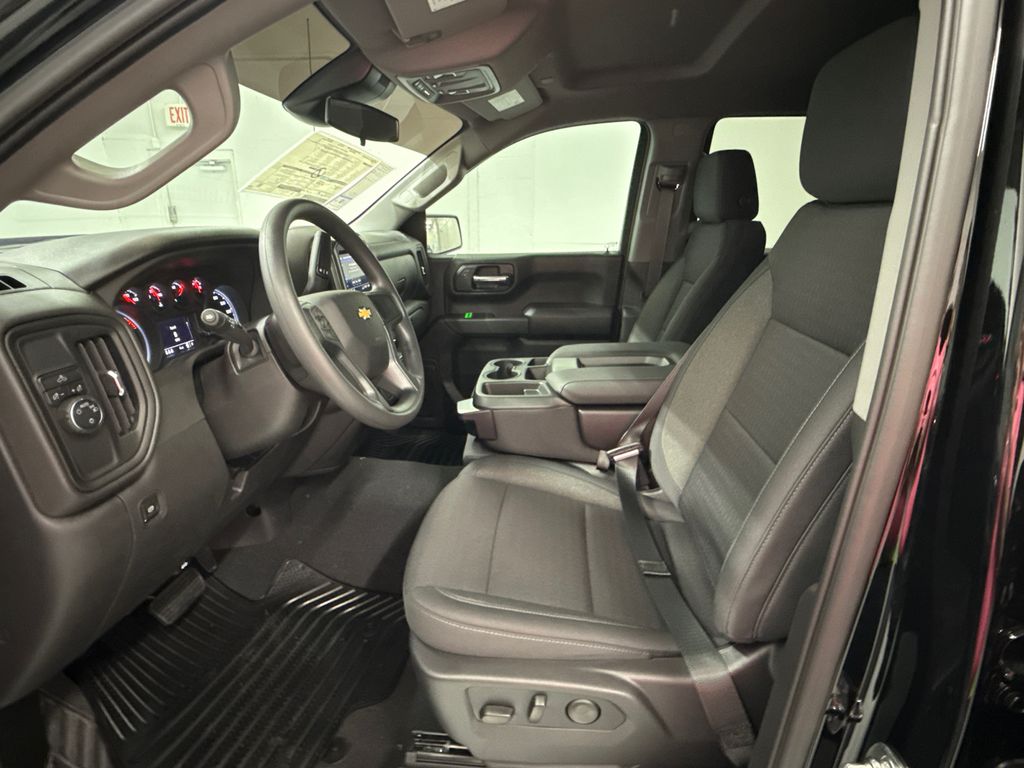2025 Chevrolet Silverado 1500 Custom photo 10