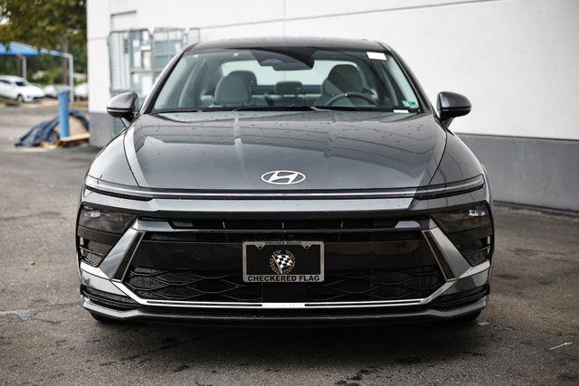 2025 Hyundai Sonata Hybrid SEL photo 2