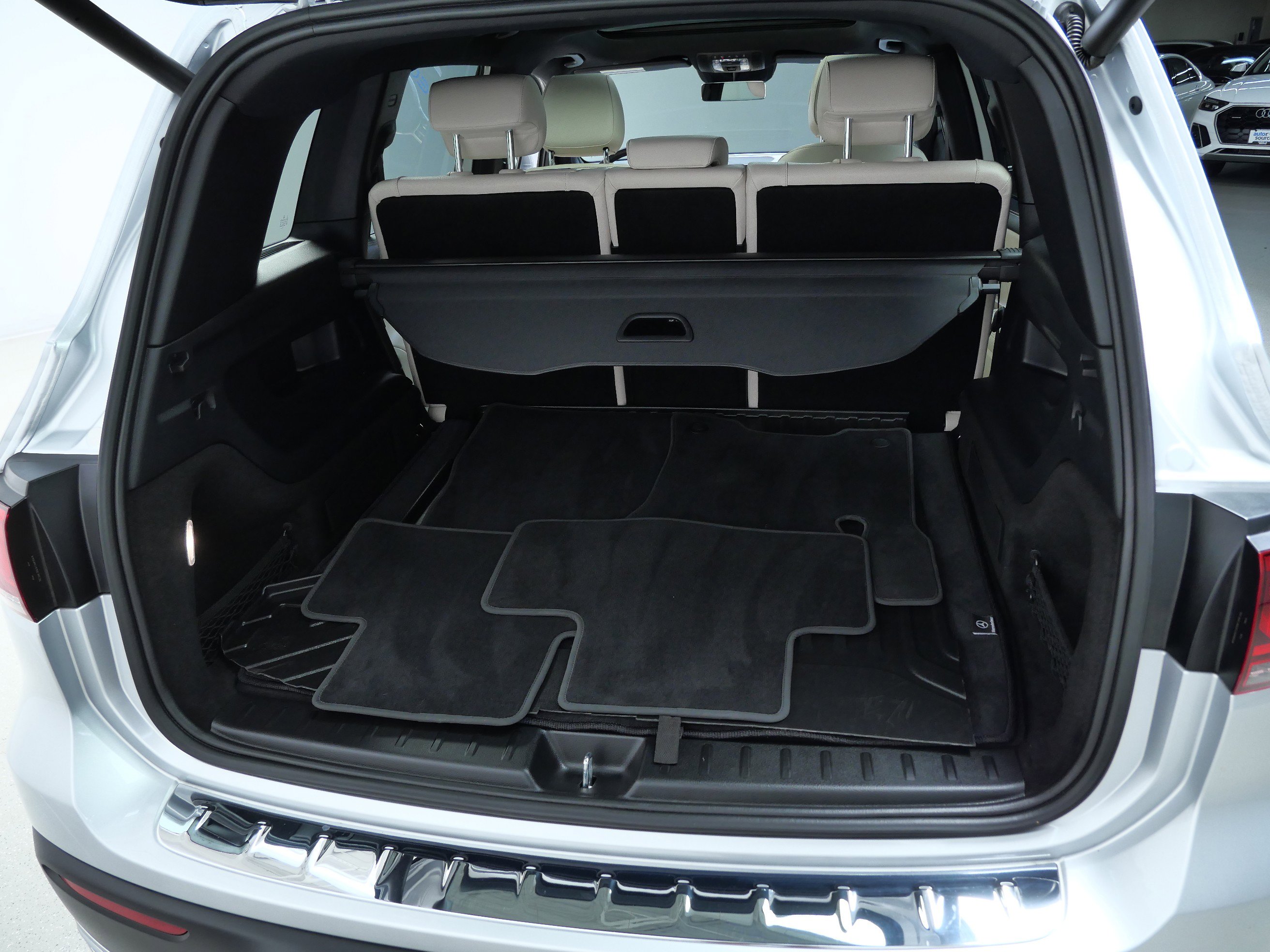 2023 Mercedes Benz EQB 300 4MATIC photo 6