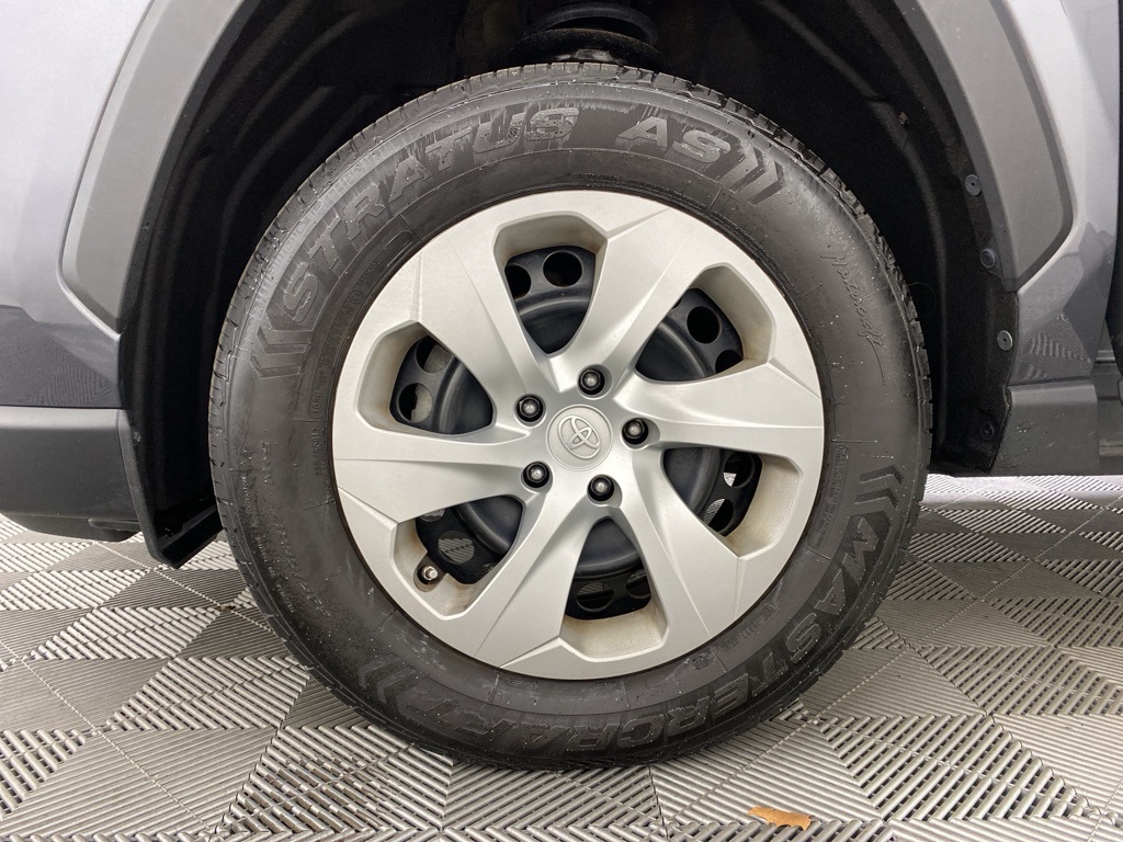 2021 Toyota RAV4 LE photo 7