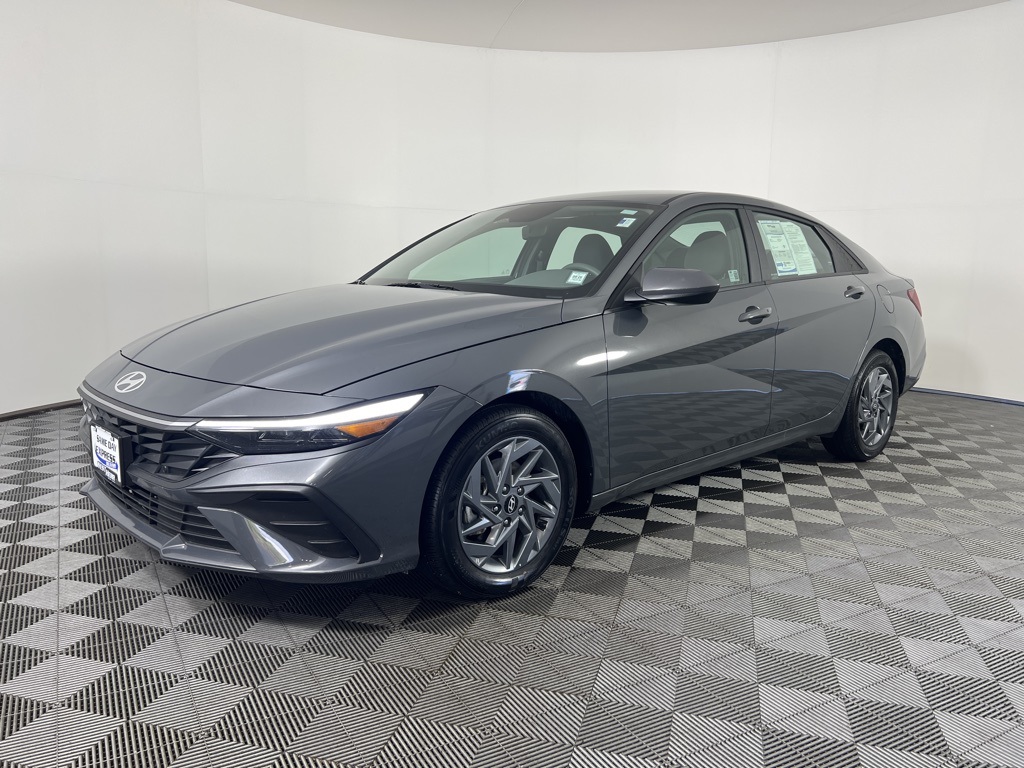 2024 Hyundai Elantra SEL photo 9