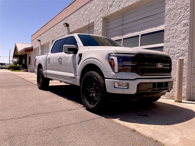 2024 Ford F-150 Lariat photo 2