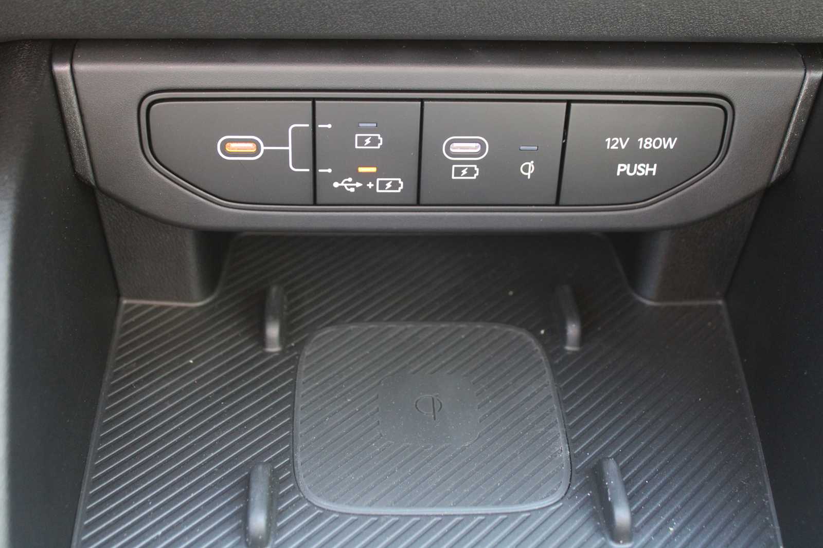 2025 Kia K4 GT-Line photo 32