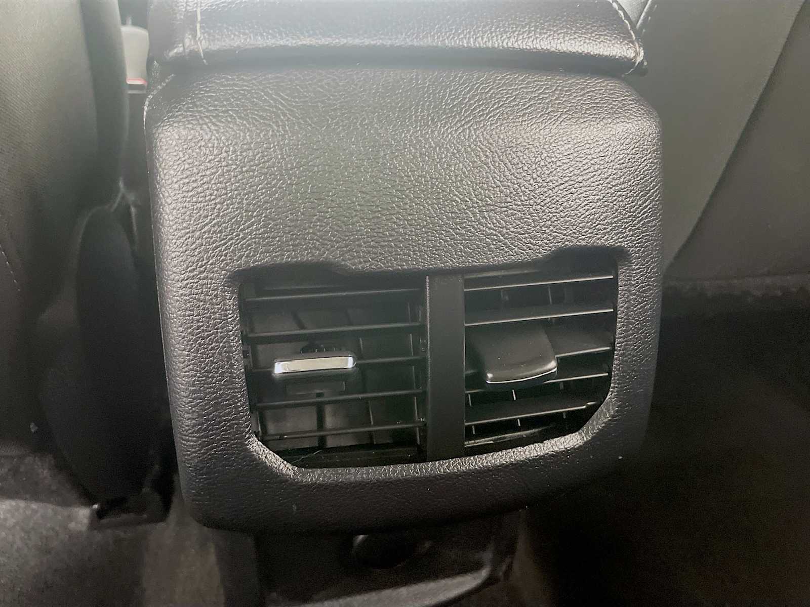 2019 Ford Fusion SE photo 17