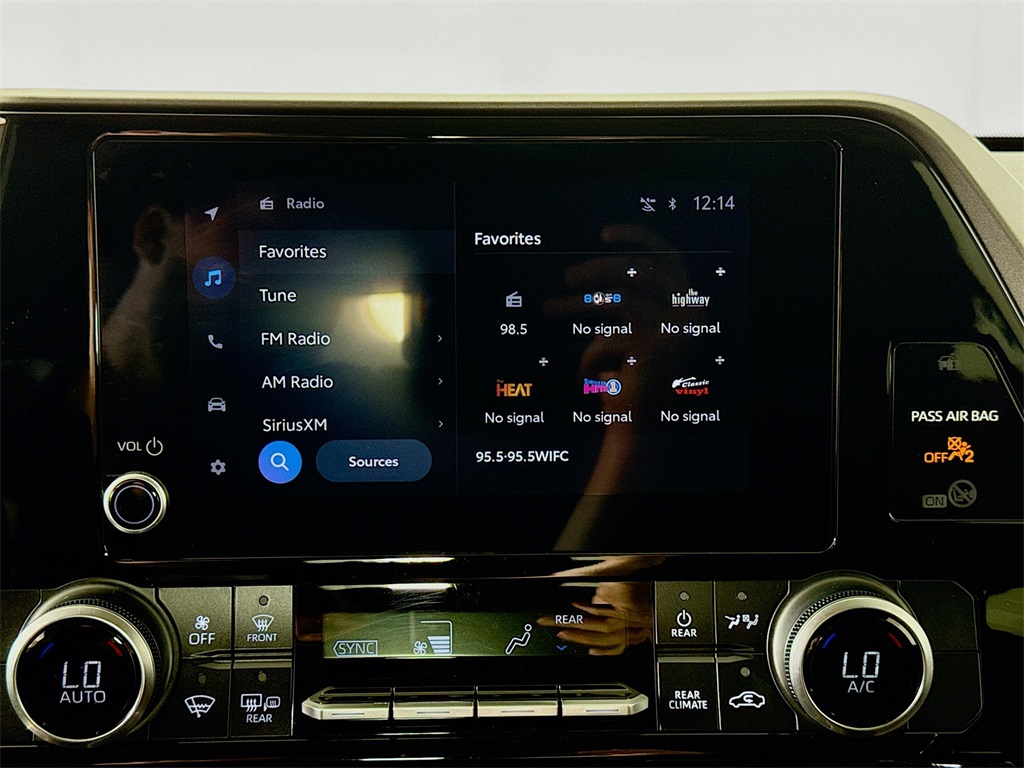 2023 Toyota Highlander L photo 6