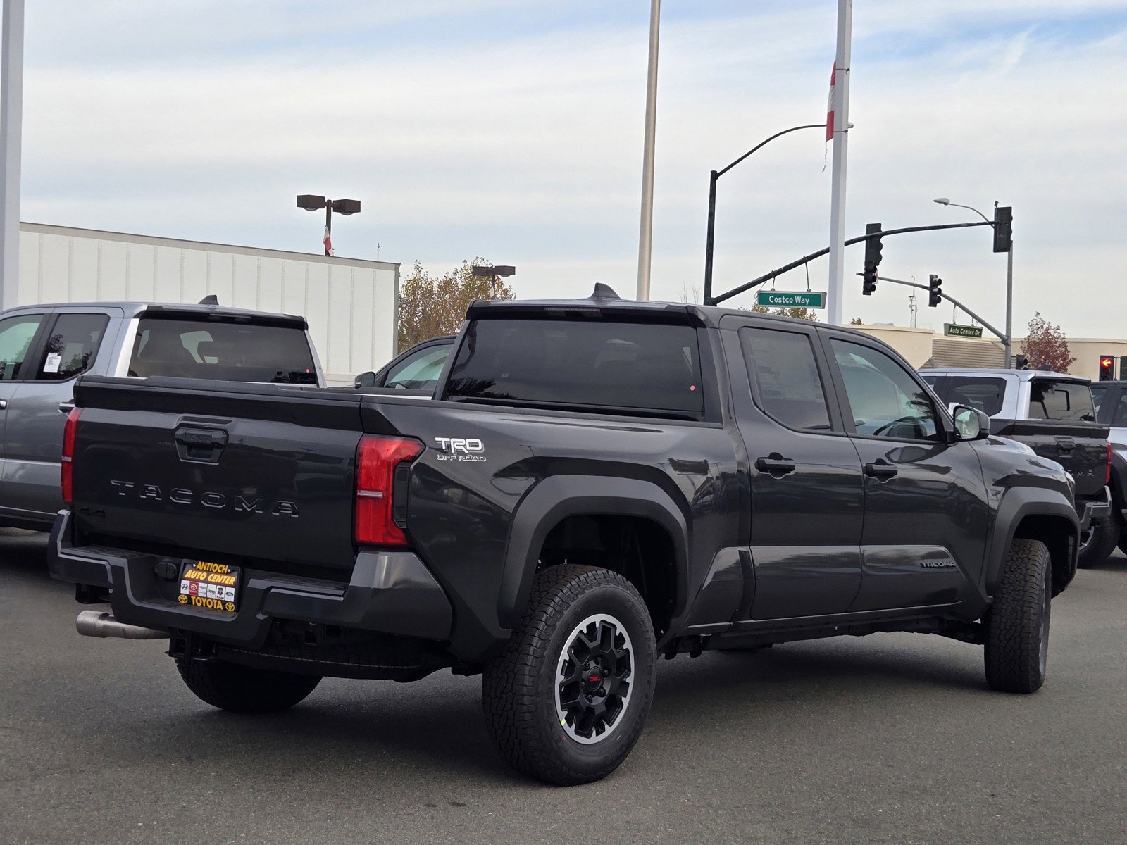 2025 Toyota Tacoma TRD Off-Road Double Cab photo 3