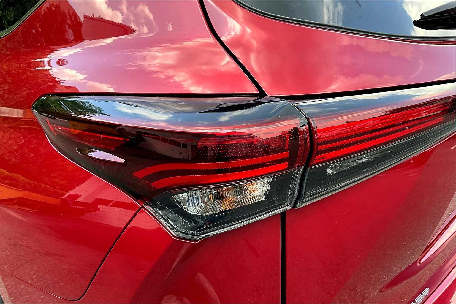 2024 Toyota Highlander LE photo 28