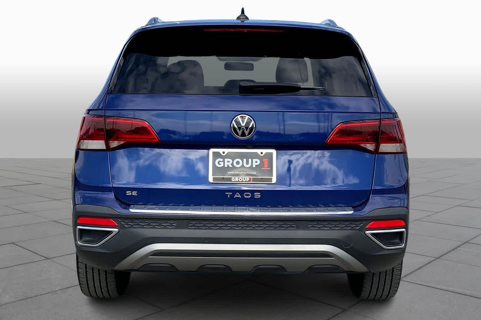 2022 Volkswagen Taos SE photo 3