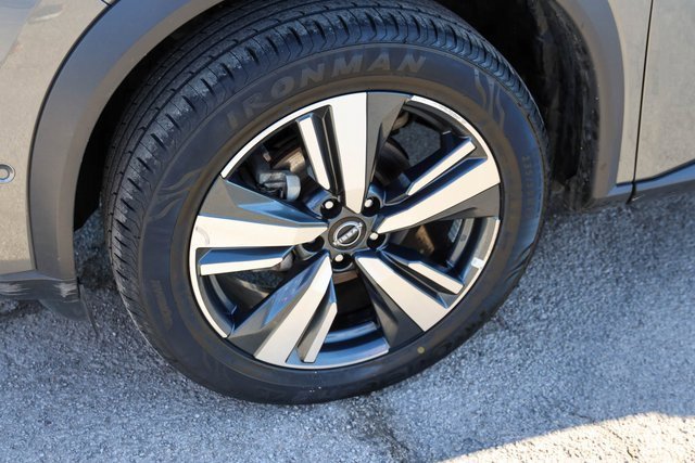 Used 2023 Gray Nissan SL image 7