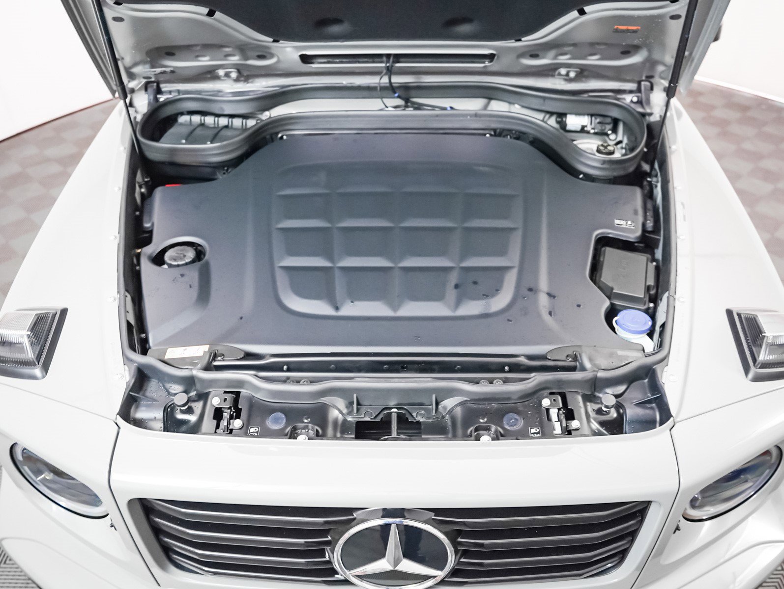 2025 Mercedes Benz G photo 3