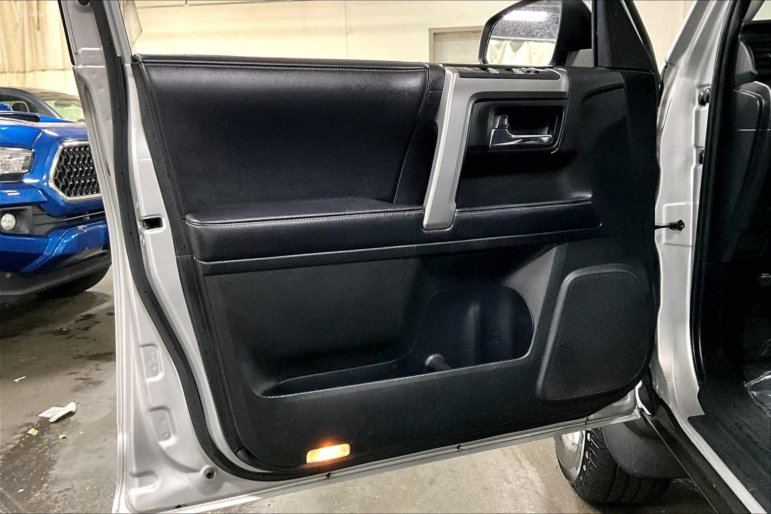 2018 Toyota 4Runner SR5 photo 20