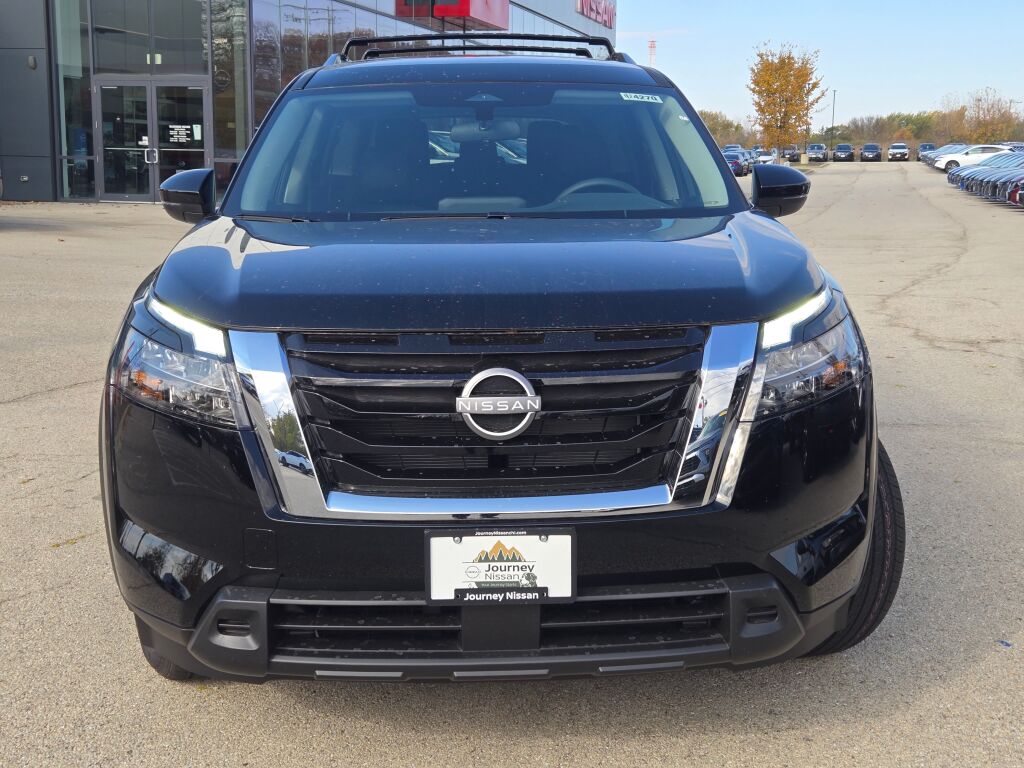 2025 Nissan Pathfinder SV photo 2